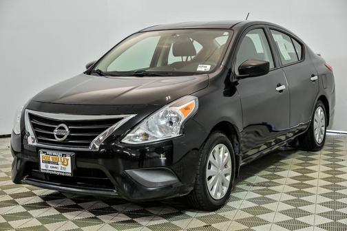 Super Black Metallic 2016 Nissan Versa 1.6 SV