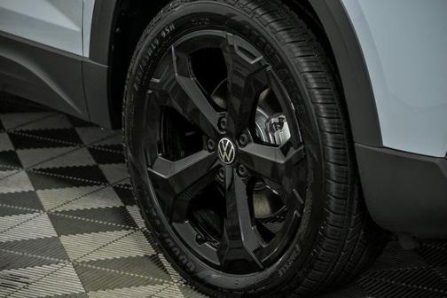 2025 Volkswagen Taos 1.5T SE Black