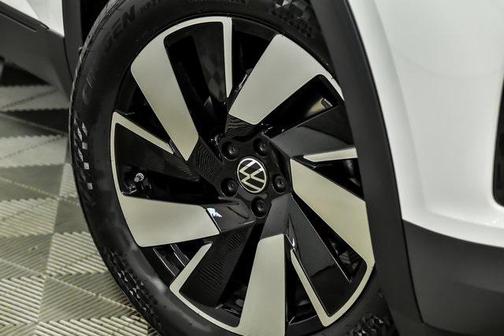 2026 Volkswagen Atlas Cross Sport 2.0T SEL