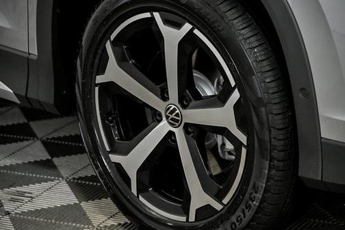 2025 Volkswagen Tiguan 2.0T SE 4MOTION