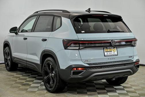 2025 Volkswagen Taos 1.5T SE Black