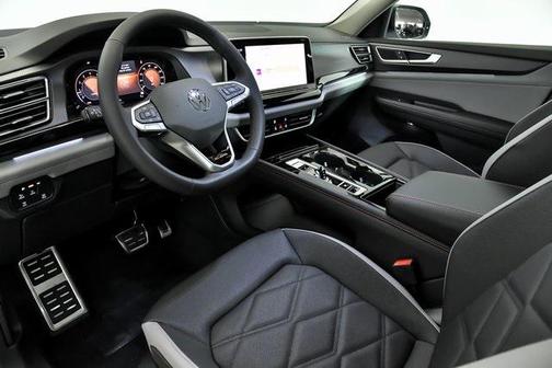 2025 Volkswagen Atlas 2.0T SE w/Technology 4MOTION