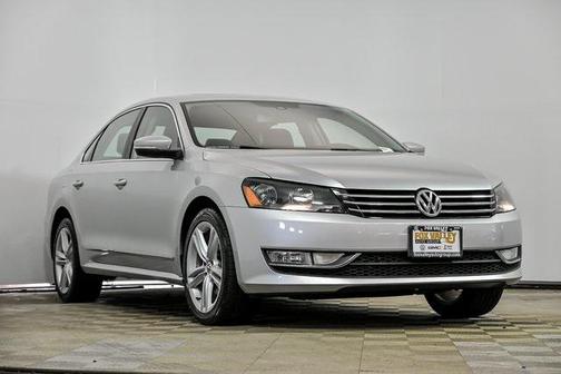 2015 Volkswagen Passat 1.8T Auto SE w/Sunroof & Nav