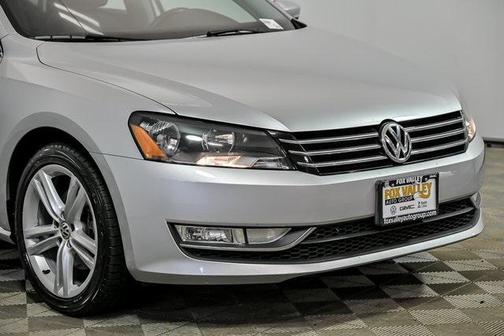 2015 Volkswagen Passat 1.8T Auto SE w/Sunroof & Nav