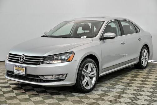 2015 Volkswagen Passat 1.8T Auto SE w/Sunroof & Nav