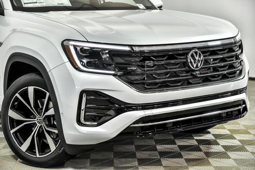 Opal White Pearl 2026 Volkswagen Atlas 2.0T SEL Premium R-Line 4MOTION