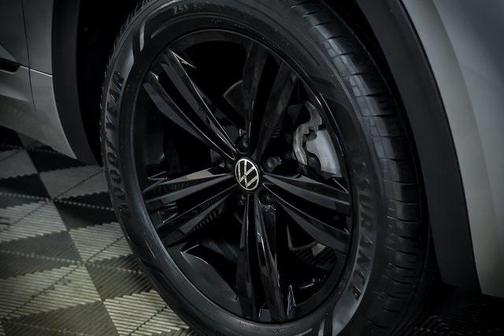 2023 Volkswagen Atlas Cross Sport 3.6L V6 SEL R-Line