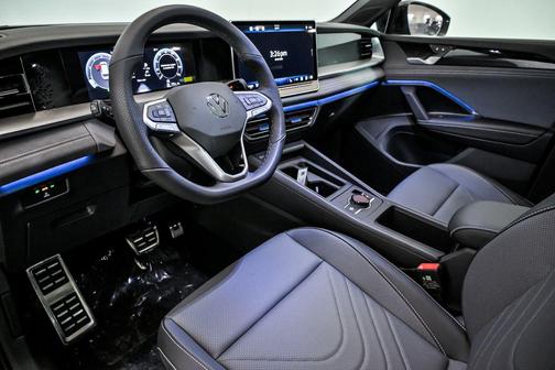 Opal White 2026 Volkswagen Tiguan 2.0T SE R-Line Black 4MOTION