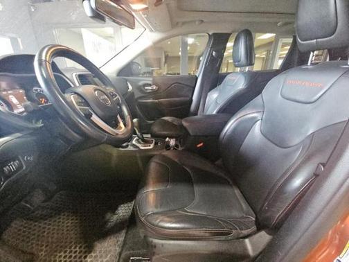 Mango Tango Pearlcoat 2015 Jeep Cherokee Trailhawk
