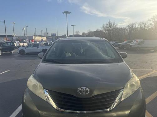 2013 Toyota Sienna LE