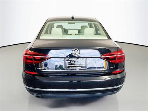 2019 Volkswagen Passat 2.0T Wolfsburg