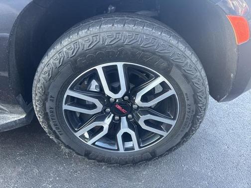 2023 GMC Yukon 4WD AT4