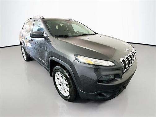 Granite Crystal Metallic Clearcoat 2016 Jeep Cherokee Latitude