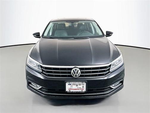 2017 Volkswagen Passat 1.8T SE w/Technology