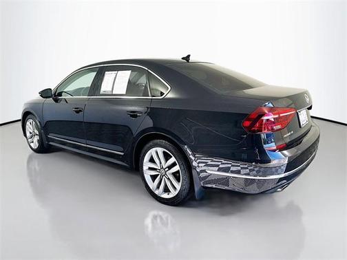 2017 Volkswagen Passat 1.8T SE w/Technology