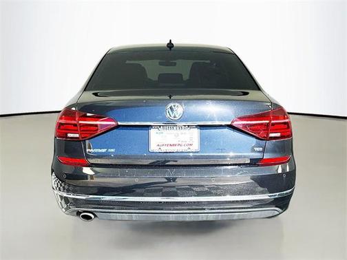 2017 Volkswagen Passat 1.8T SE w/Technology
