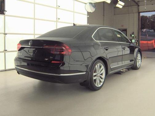 2017 Volkswagen Passat 1.8T SE w/Technology