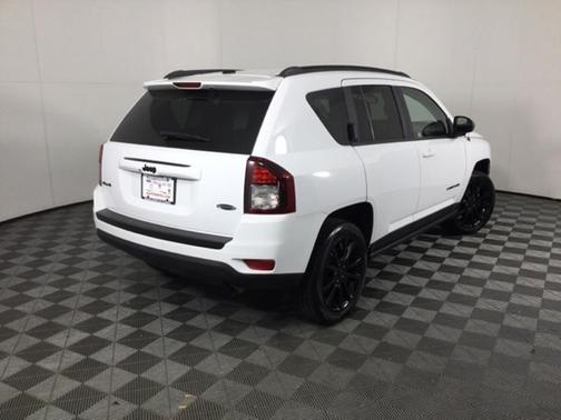 Photo 3 of 26 of 2015 Jeep Compass Sport