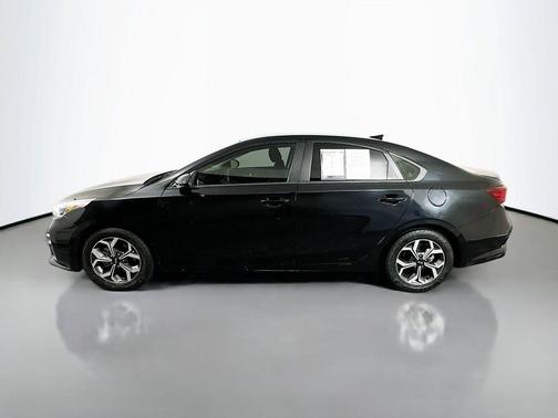 Aurora Black Pearl 2020 Kia Forte LXS