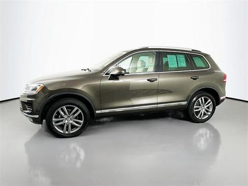 2016 Volkswagen Touareg VR6 Lux