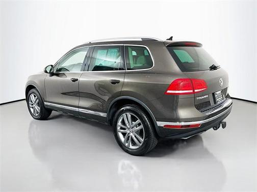 2016 Volkswagen Touareg VR6 Lux