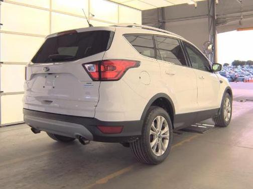 Oxford White 2019 Ford Escape SE