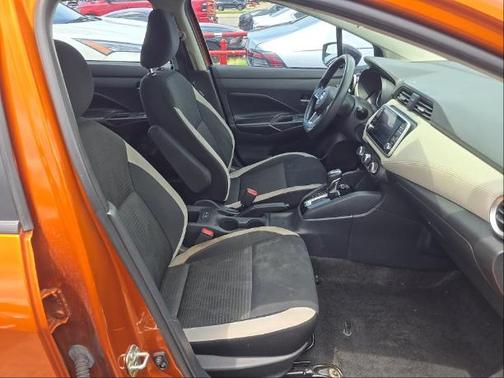 Orange Pearl 2020 Nissan Versa 1.6 SV