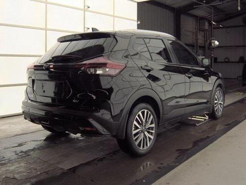 2022 Nissan Kicks SV