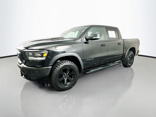 Diamond Black Crystal Pearlcoat 2020 RAM 1500 Rebel
