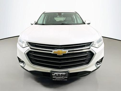 Iridescent Pearl Tricoat 2021 Chevrolet Traverse LT Leather