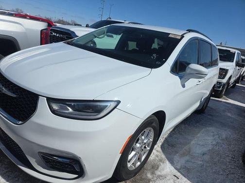 Bright White Clearcoat 2022 Chrysler Pacifica Touring L