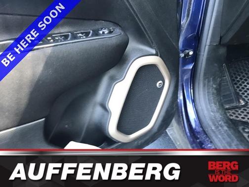 Photo 4 of 4 of 2016 Jeep Renegade Latitude
