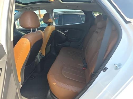 Winter White Solid 2015 Hyundai TUCSON Limited