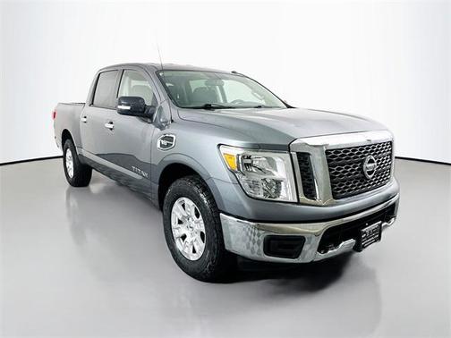 2017 Nissan Titan SV