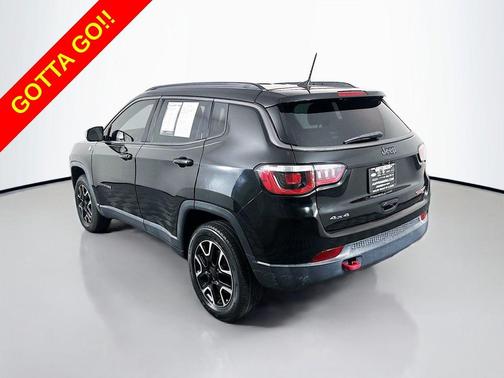 Diamond Black Crystal Pearlcoat 2019 Jeep Compass Trailhawk