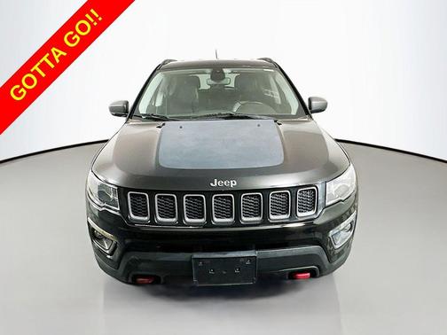 Diamond Black Crystal Pearlcoat 2019 Jeep Compass Trailhawk