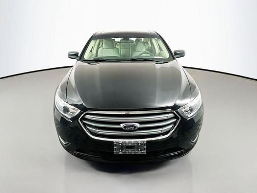 Shadow Black 2018 Ford Taurus SE