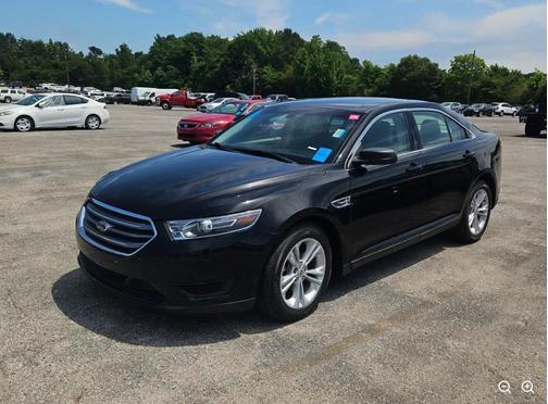 Shadow Black 2018 Ford Taurus SE