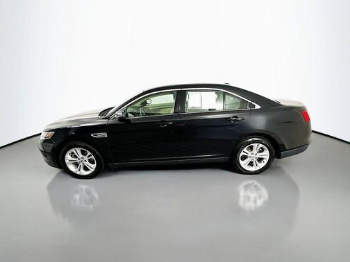 Shadow Black 2018 Ford Taurus SE
