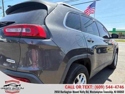 Gray 2017 Jeep Cherokee Latitude