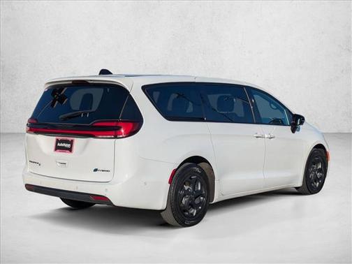 2024 Chrysler Pacifica Hybrid S Appearance Pkg