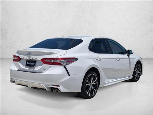 Super White 2019 Toyota Camry SE