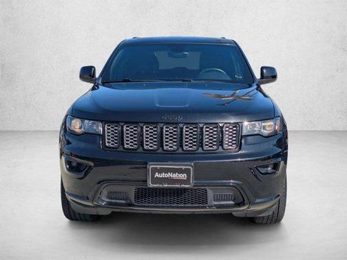 Diamond Black Crystal Pearlcoat 2017 Jeep Grand Cherokee Altitude