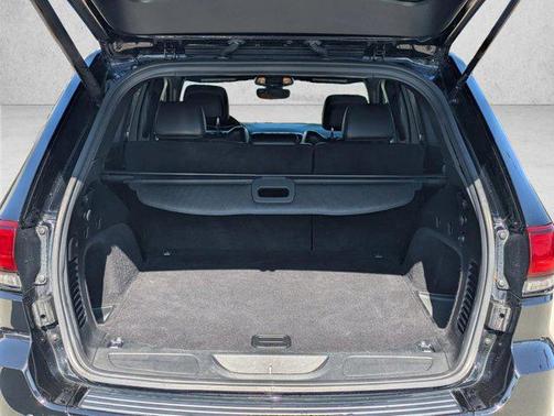Diamond Black Crystal Pearlcoat 2017 Jeep Grand Cherokee Altitude
