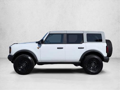 Oxford White 2026 Ford Bronco Badlands
