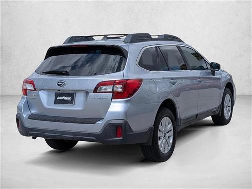 Ice Silver Metallic 2018 Subaru Outback 2.5i