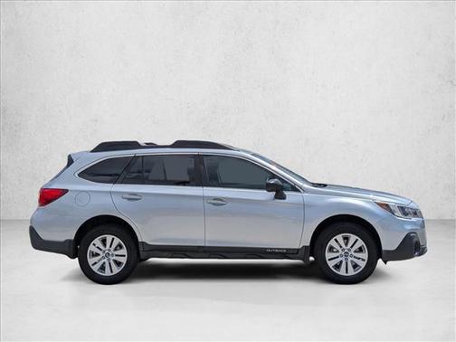 Ice Silver Metallic 2018 Subaru Outback 2.5i