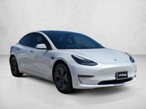 Pearl White Multi-Coat 2022 Tesla Model 3 Standard Range