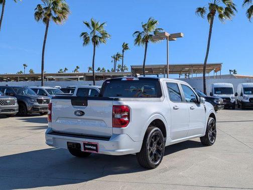 Space White Metallic 2026 Ford Maverick Lobo Standard