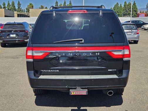 2015 Lincoln Navigator Base